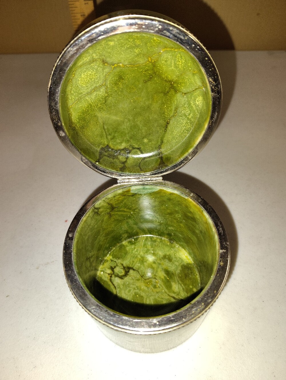 Vintage Green Marble or Alabaster Hinged Vanity Jar with Silver-Tone Beaded Trim - Picture 4 of 9